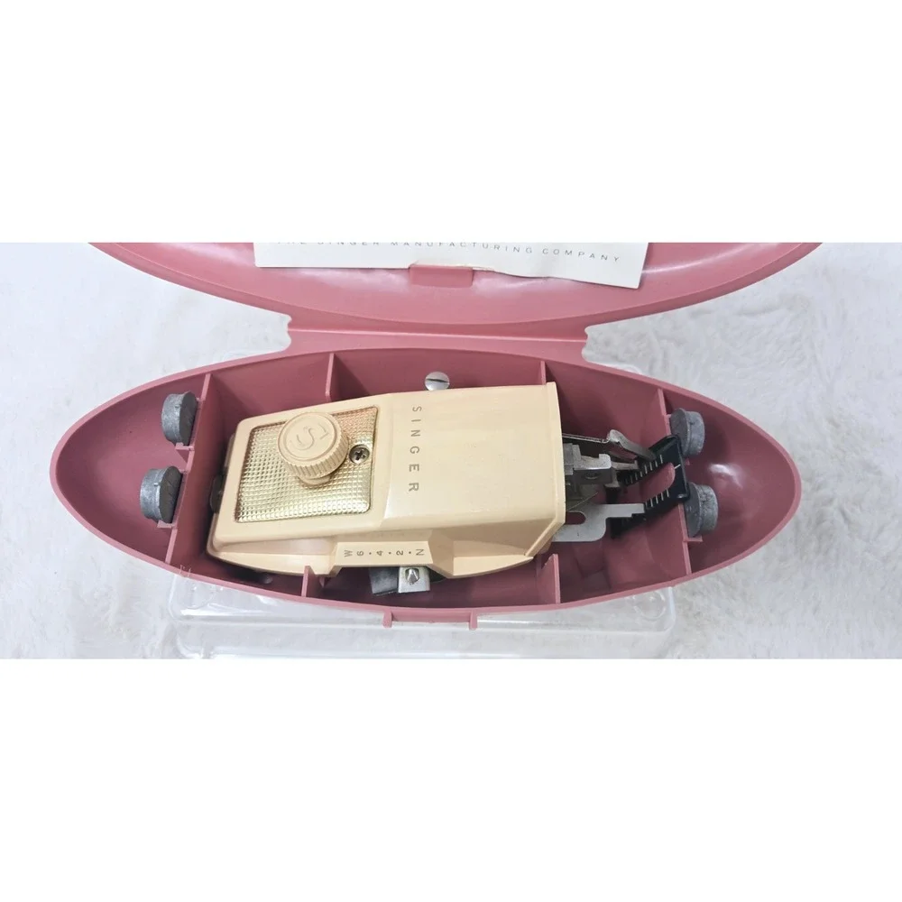 Vintage 1960's Singer Buttonholer w/ Pink Clam Shell Case & 4 Templates Complete